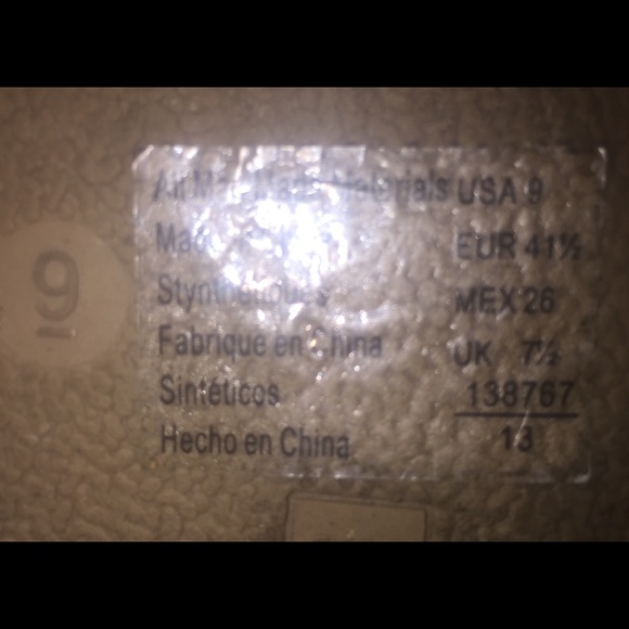 American Eagle flip flops - Picture 2 of 2